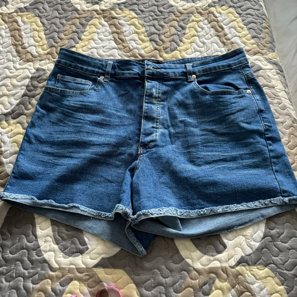 Forever 21 mom medium washed denim shorts size 14